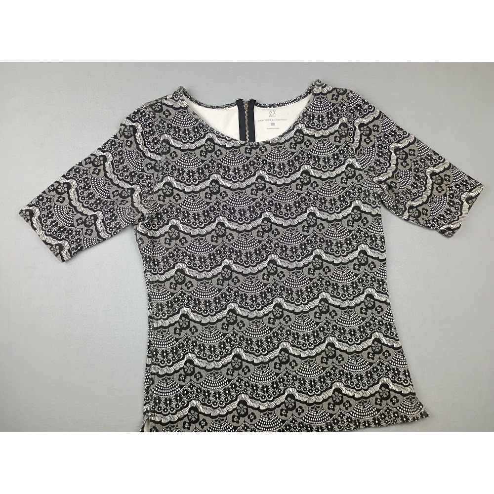 New York & Company Womens Black White Lace Print Zipper Back Top Small